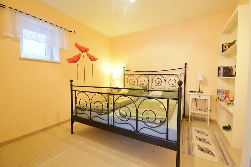 Schlafzimmer mit Doppelbett 1,80 xx 2,00 m