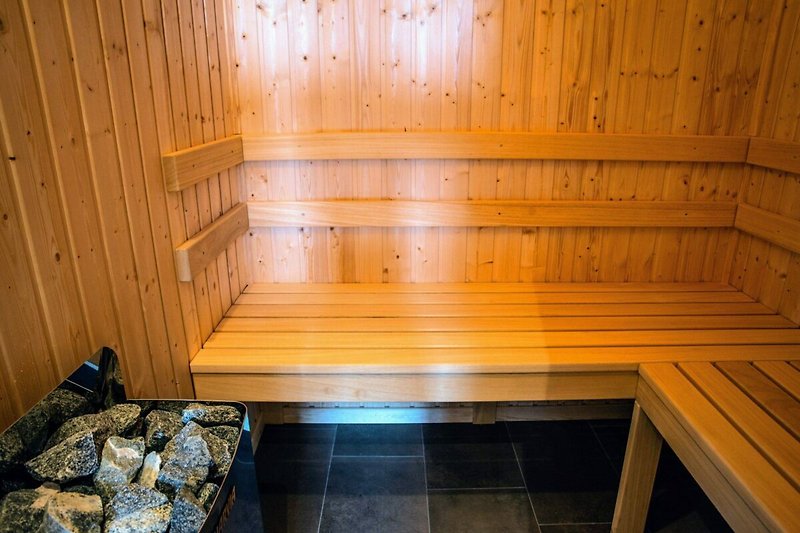 Hauseigene Sauna im Bad