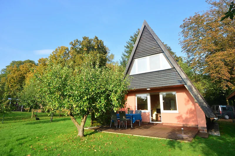 Hausansicht und Terrasse