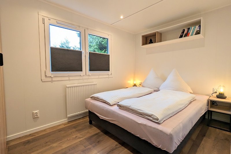 Schlafzimmer 2 mit Doppelbett (1,60 x 2,00m)
