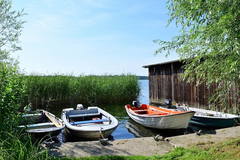 Bootsverleih am Schweriner See, ca. 3 km entfernt
