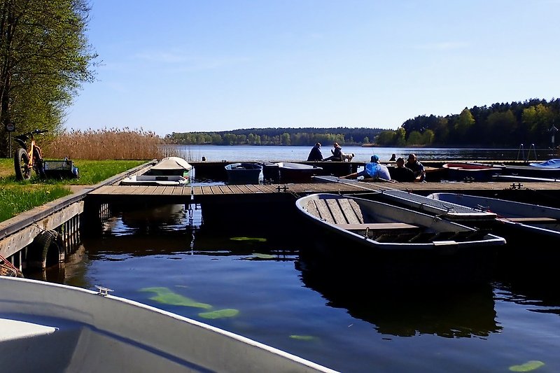 Boote und Angler am Garder See