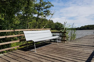 Haus Seeblick mit Steg und Boot