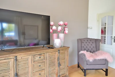 Haus Seeblick mit Steg und Boot