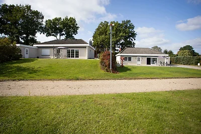 Haus Seeblick mit Steg und Boot