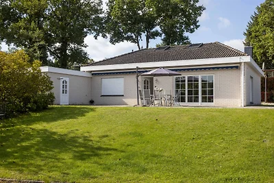 Haus Seeblick mit Steg und Boot