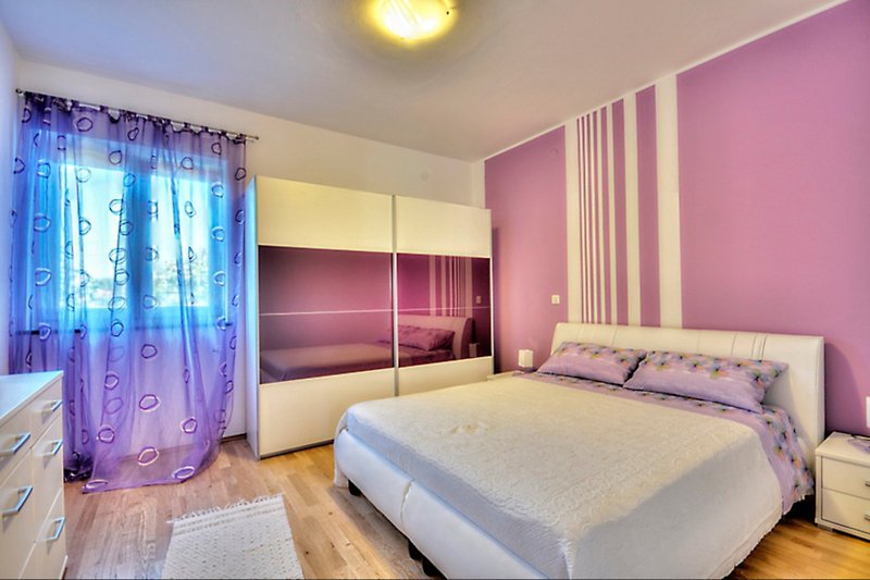 A3 Schlafzimmer mit Doppelbett