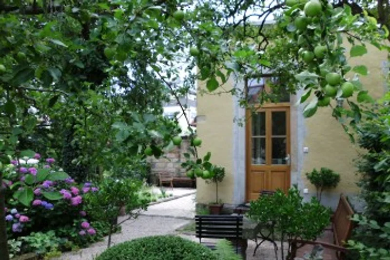 Zugang durch den Garten