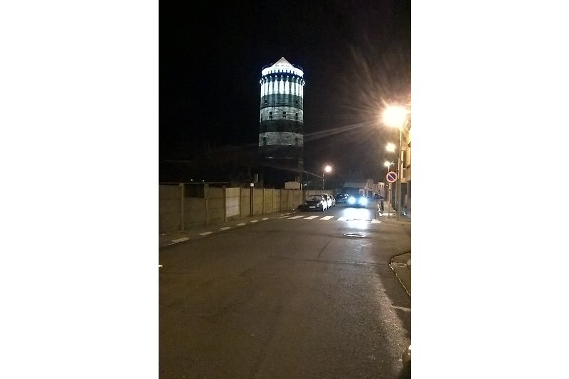 Wasserturm von Bredene bei Nacht