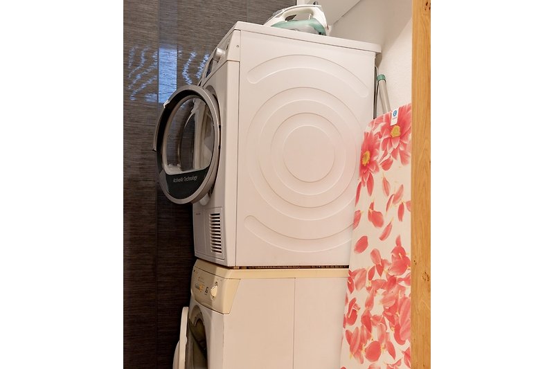Souterrain laundry room, washing machine, dryer, ironing board and iron