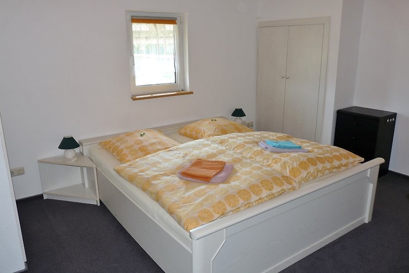 sleeping room - bed linen are provided