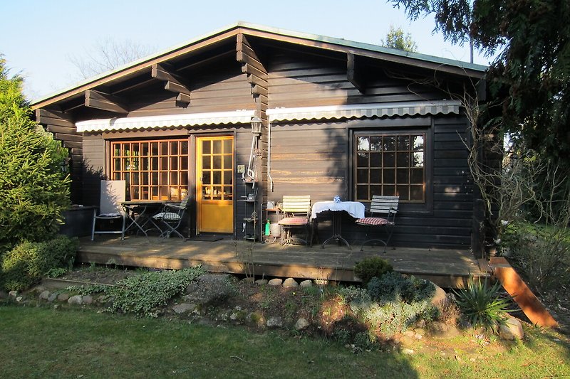 Ferienhaus mit schöner Sonnenterrasse & Markisen