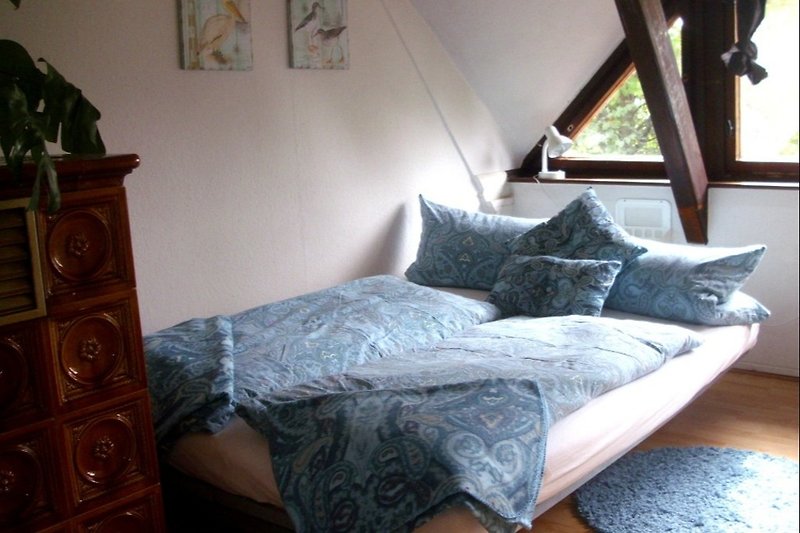 OG, Schlafzimmer 2 mit Doppelbett; 1,4 m Breite