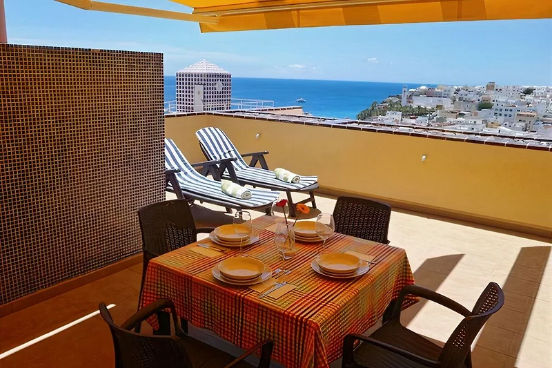 22 m2 Terrasse, mit Blick auf das Meer