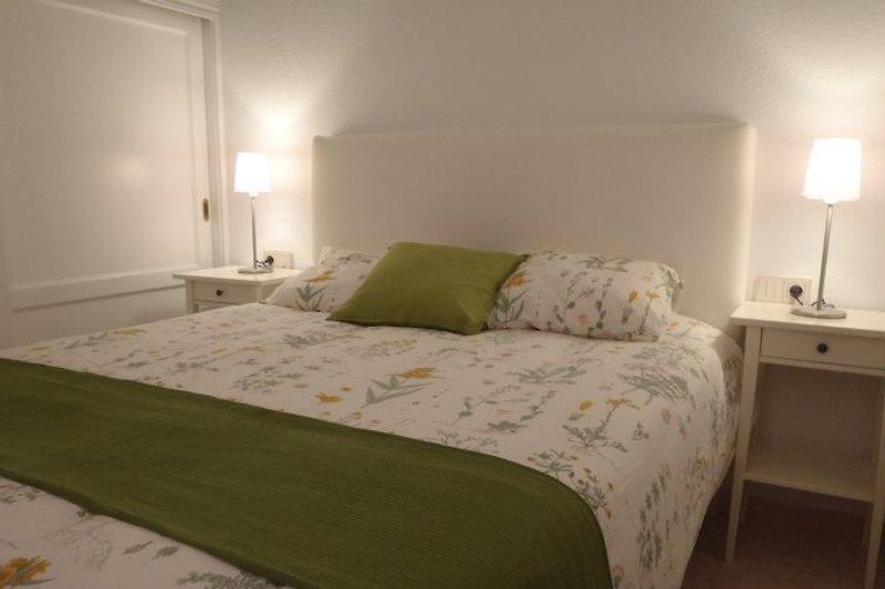 Schlafzimmer mit Doppelbett 1,50