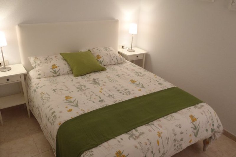 Schlafzimmer mit Doppelbett 1,50 