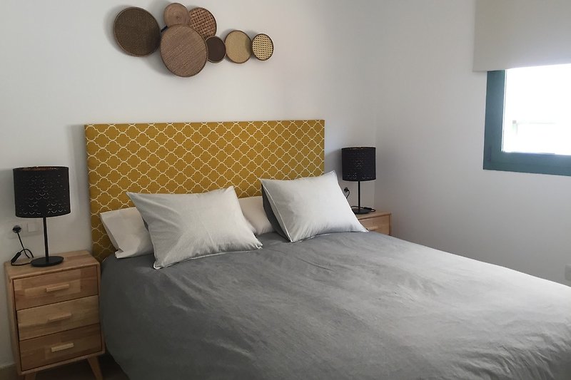 Schlafzimmer mit Doppelbett 150x200