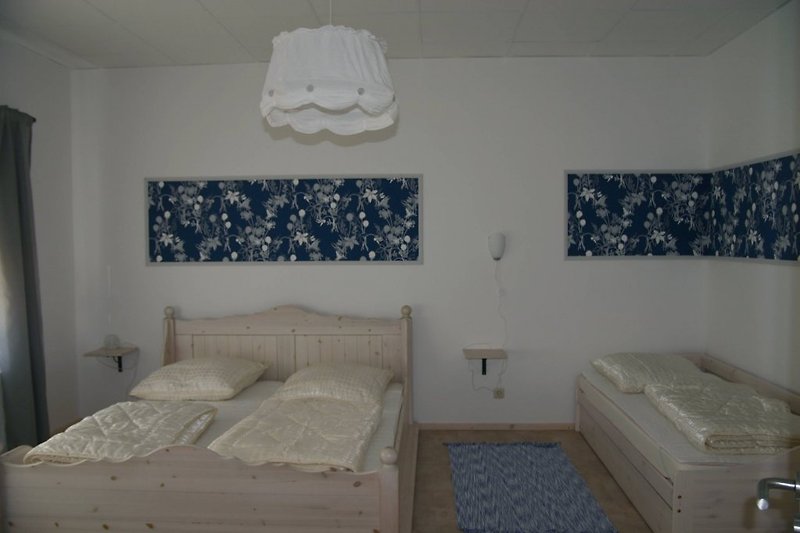 2. Schlafzimmer Doppelbett und Kojenbett