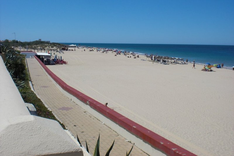 La plage de Camarón, à seulement 5 minutes à pied de la maison.