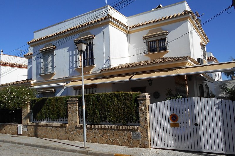 Façade of the house. About 300 meters from the beautiful beaches of Regla and Camarón