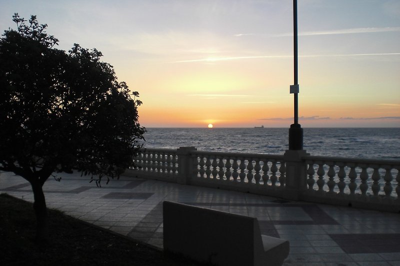Coucher de soleil sur la plage de Las Canteras.