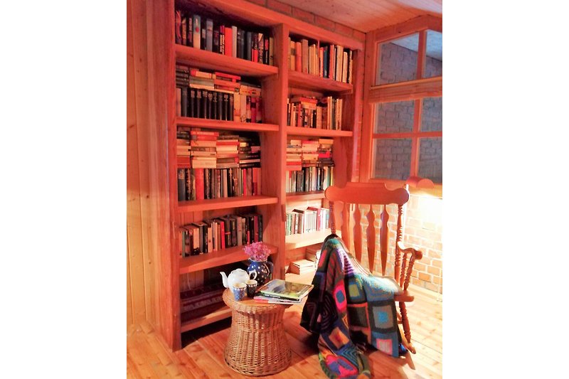 Die kleine Bibliothek im oberen Schlafbereich