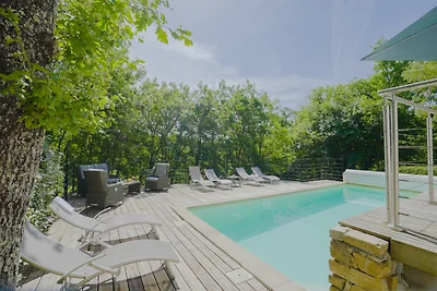 Villa Laviste: piscina e giardino recintati