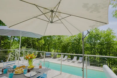 Villa Laviste: piscina e giardino recintati
