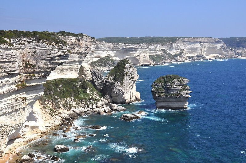 Die Kreidefelsen von Bonifacio sind nicht weit entfernt