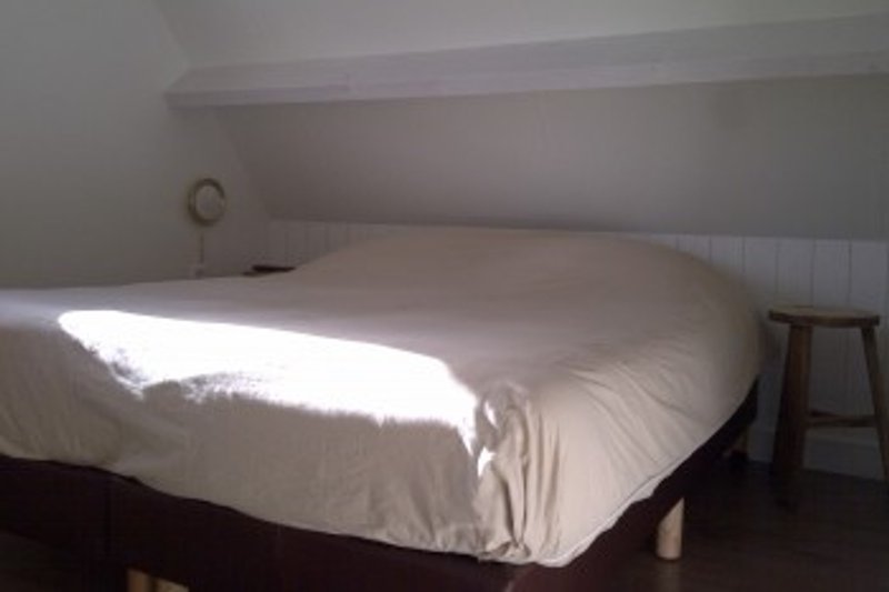 Schlafzimmer mit Einbaukasten (nicht auf Foto)