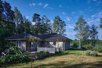 Vakantiehuis aan het meer (afgelegen ligging)