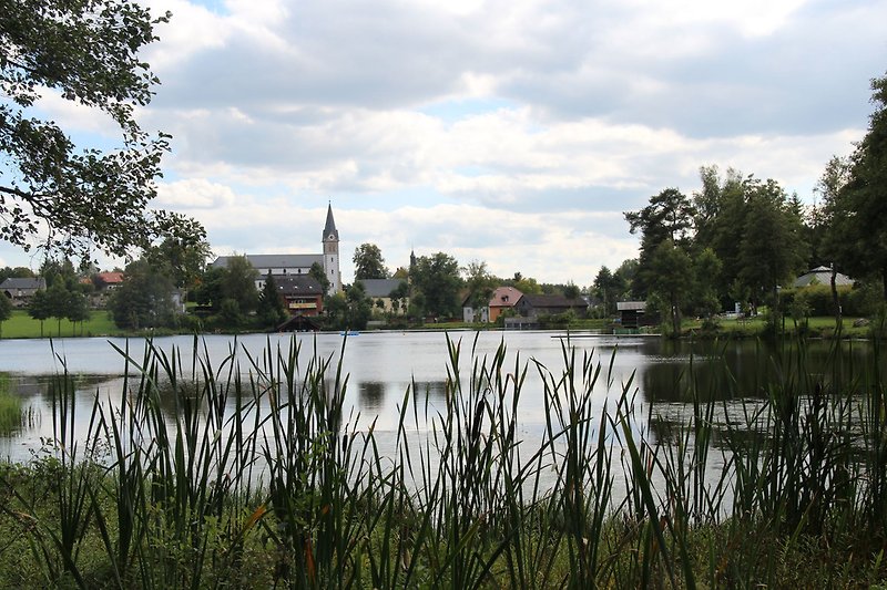 Nageler See mit Blick auf die Kirche