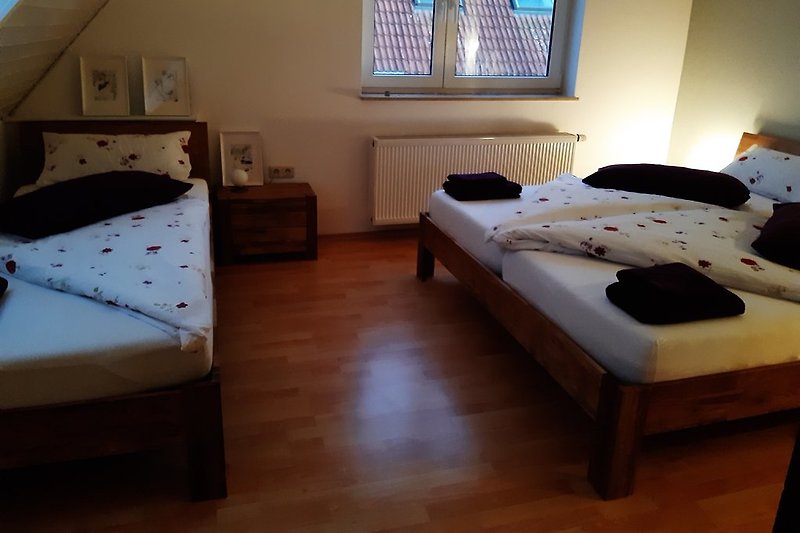 Double bed and single bed in bedroom 1