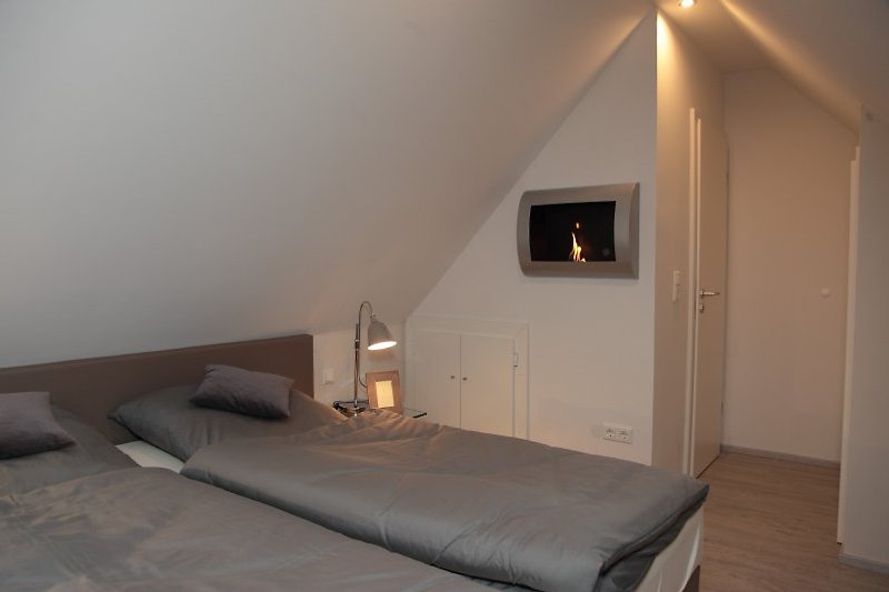 2. Schlafzimmer im Dachboden mit Wandkamin!