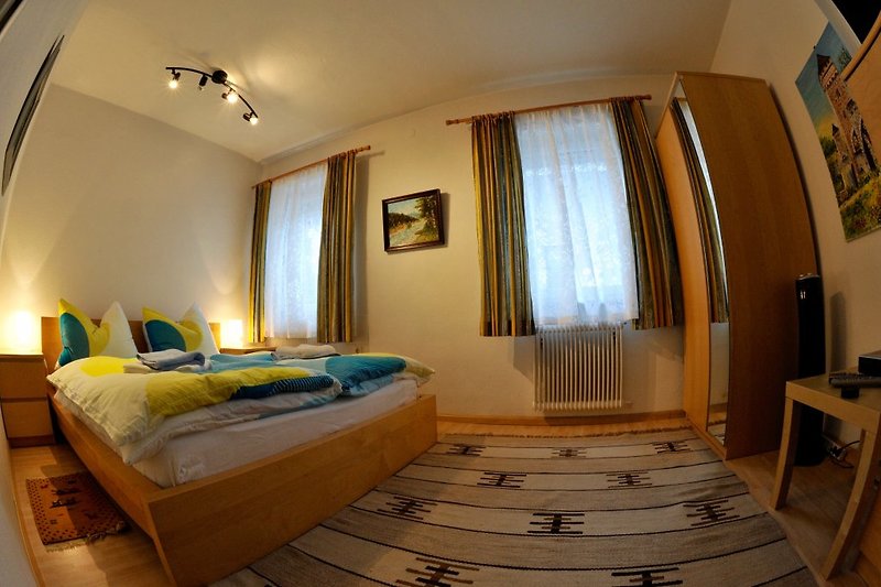 Chambre à coucher (photographiée avec un objectif fisheye)