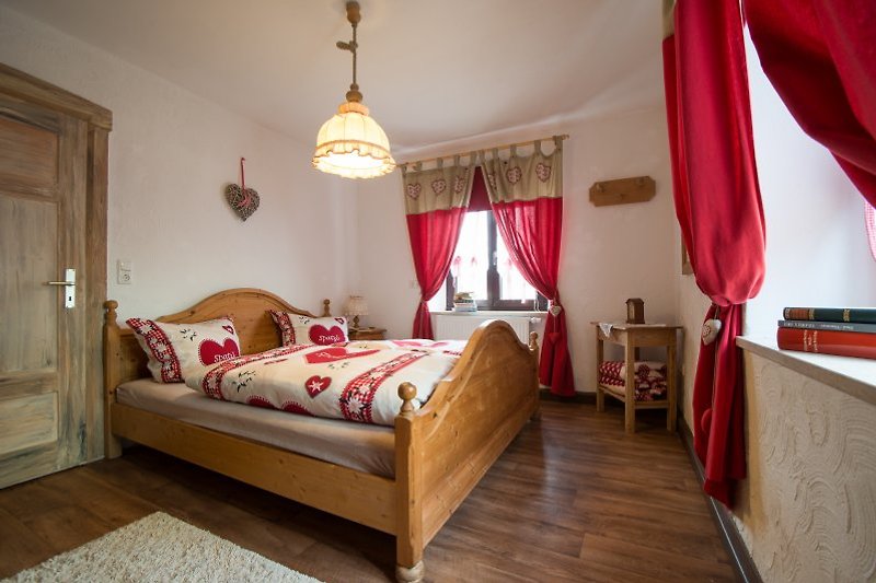 Romantically and lovingly furnished: The 'Spatzl' room.