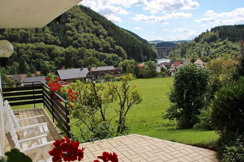 Vista dalla terrazza sulla diga di Diemel