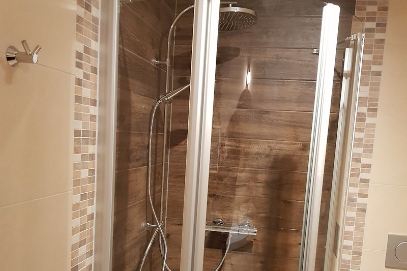 Badezimmer Erdgeschoss, komplett neu renoviert