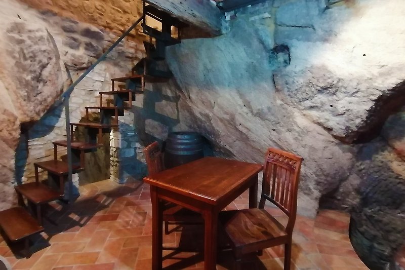 Taverne im antiken Felsenkeller