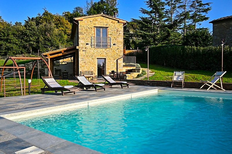 Casa Tino Natursteinhausmit privatem Pool, Solar-Außendusche, Sonnenliegen im grünen Garten zur alleinigen Nutzung.