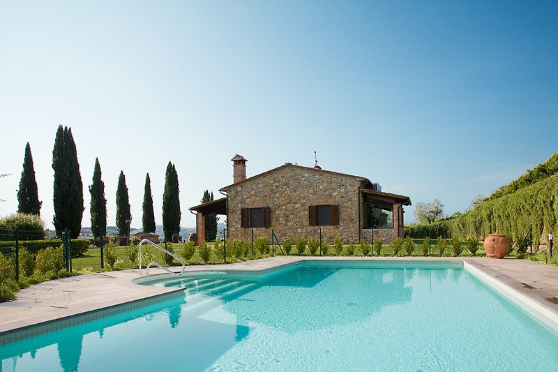 Casa Ramerino on a gentle hill with a view over the countryside