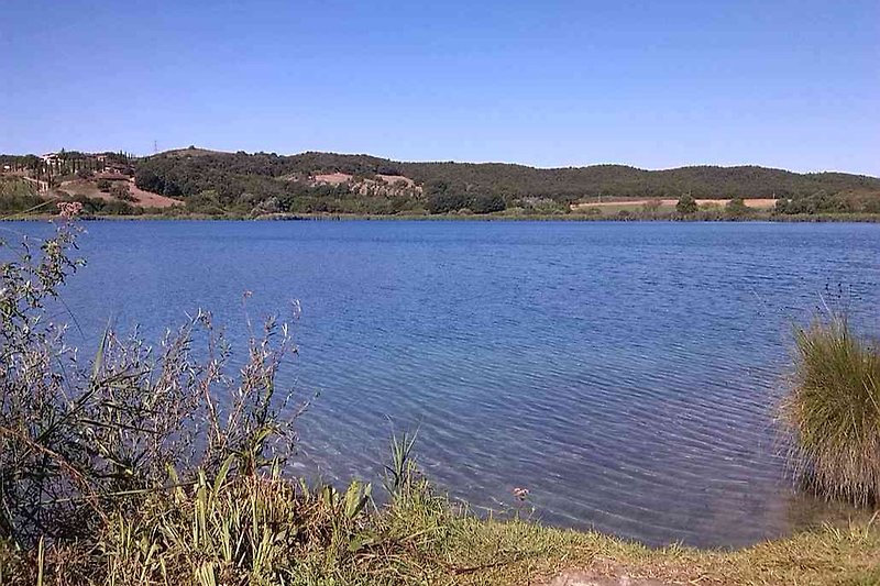 Lake: Lago Accesa