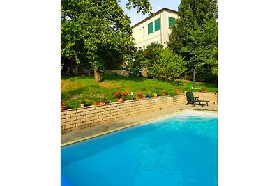 80m² Wohnung im Herrenhaus mit Pool
