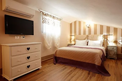 Villa Pomona mit Pool - Alleinng