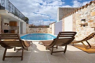 Casa con piscina Sterna