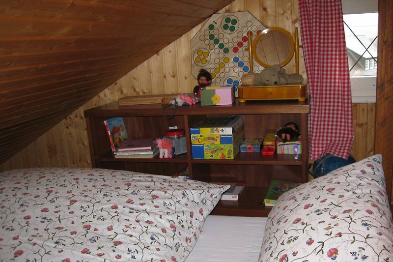 2.Schlafzimmer unter dem Dach unser Heidizimmer