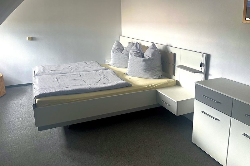 Auch im Schlafzimmer 2 finden Sie ein neues Doppelbett