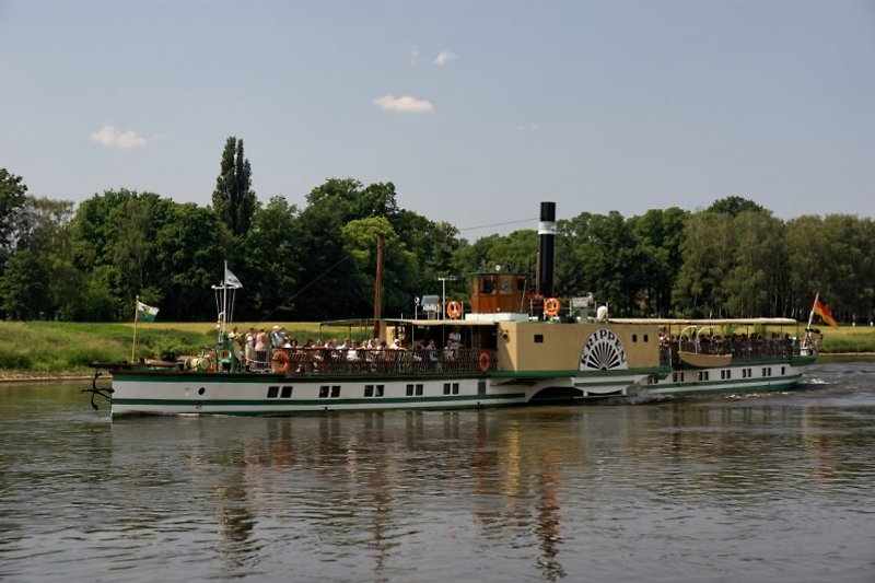 Ausflug mit dem Dampfer auf der Elbe