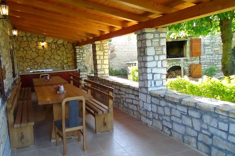 Terrace with outdoor kitchen picture 1