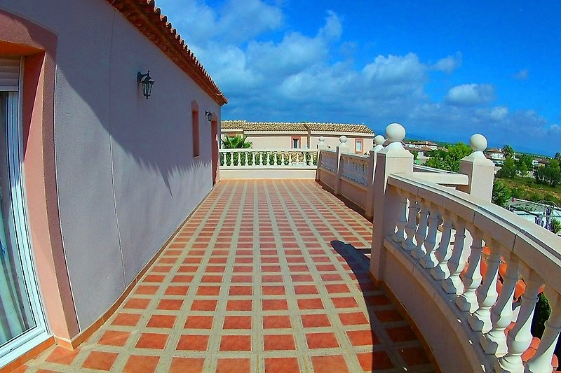 Villa Manuela Terrasse oben mit Meerblick